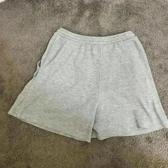 NY & Co grey waffle texture shorts size medium - Picture 5 of 5
